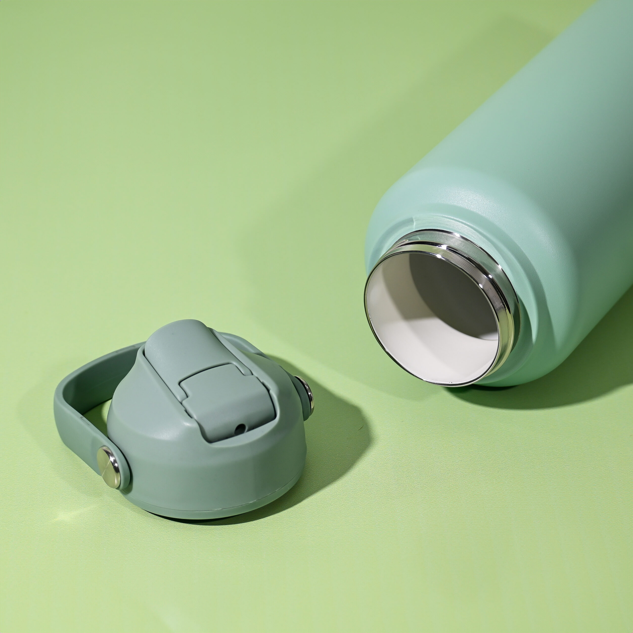 La Holly Water Bottle - Image 5